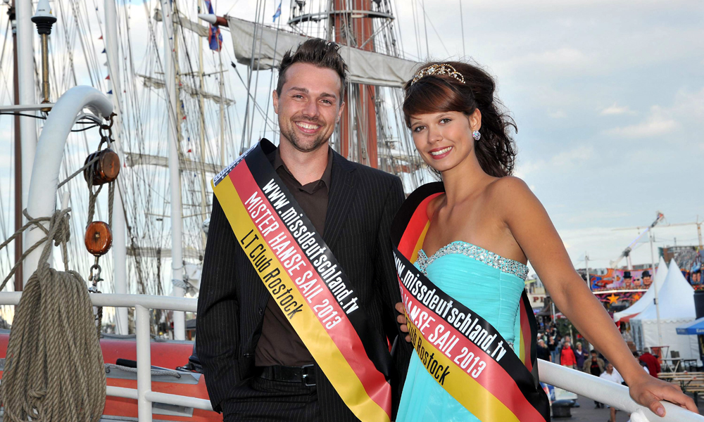 Angelina Rißmann und Enrico Klüber sind Miss und Mister Hanse Sail 2013. Foto: Joachim Kloock