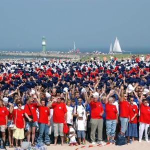 Dabei sein zählt: Blaue, weiße und rote T-Shirts repräsentieren die Rostocker Farben. Foto: Joachim Kloock