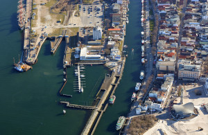 Luftaufnahme vom Alten Fährhafen und dem Alten Strom in Warnemünde. Foto: Manfred Sander