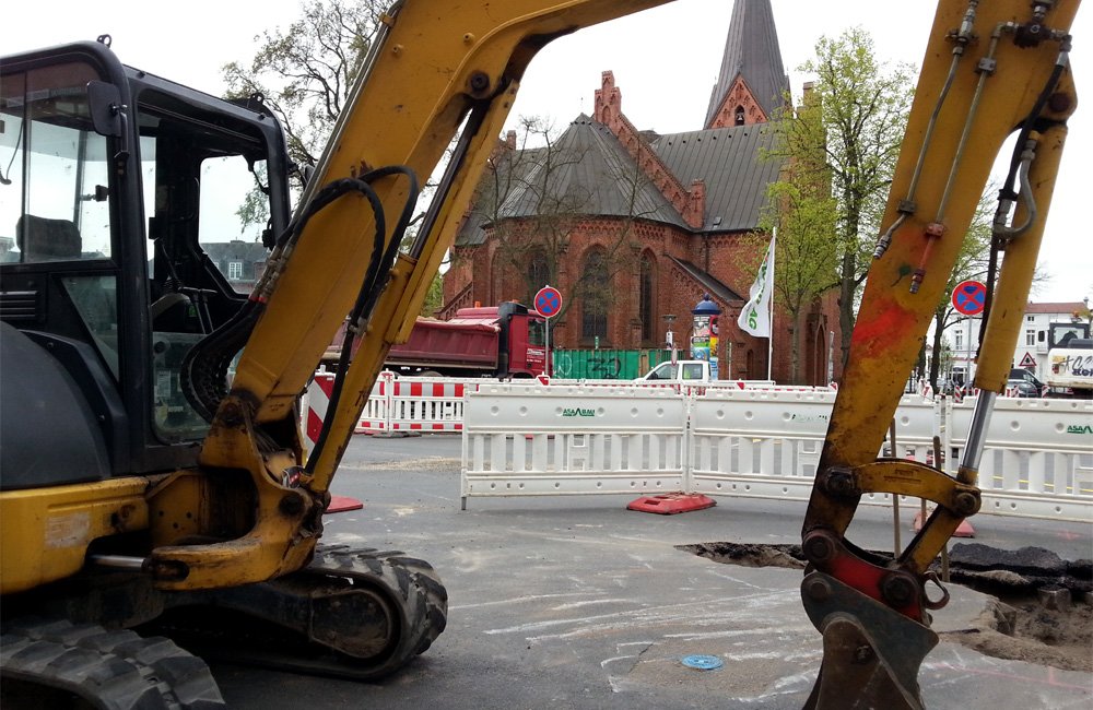 Bauarbeiten am Kirchenplatz in Warnemünde