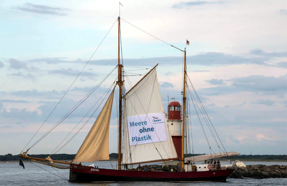 Traditionssegler „Lovis“ segelte für die Aktion Meer ohne Plastik auf der Ostsee. Foto: Jens Schröder