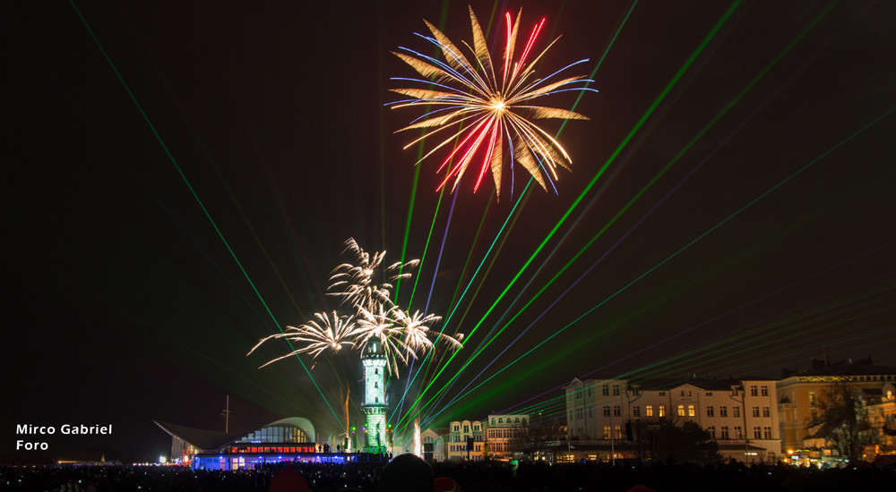 Warnemünder Turmleuchten 2015. Foto: Mirco Gabriel