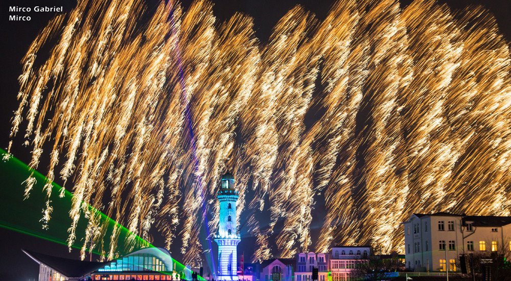 Warnemünder Turmleuchten 2015. Foto: Mirco Gabriel