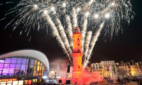 Warnemünder Turmleuchten 2027: Was beim großen Lichtspektakel geplant ist