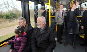 Der Elektrobus ist mit 33 Sitz- und 64 Stehplätzen ähnlich groß wie ein herkömmlicher Dieselbus. Foto: Joachim Kloock