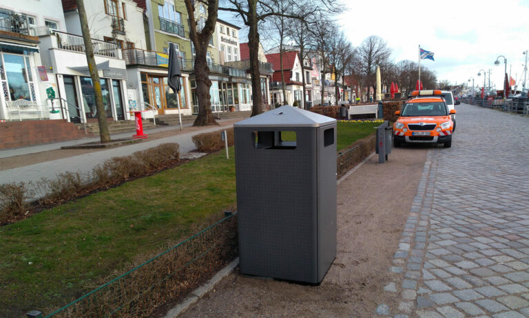 Neue Abfallbehälter am Alten Strom