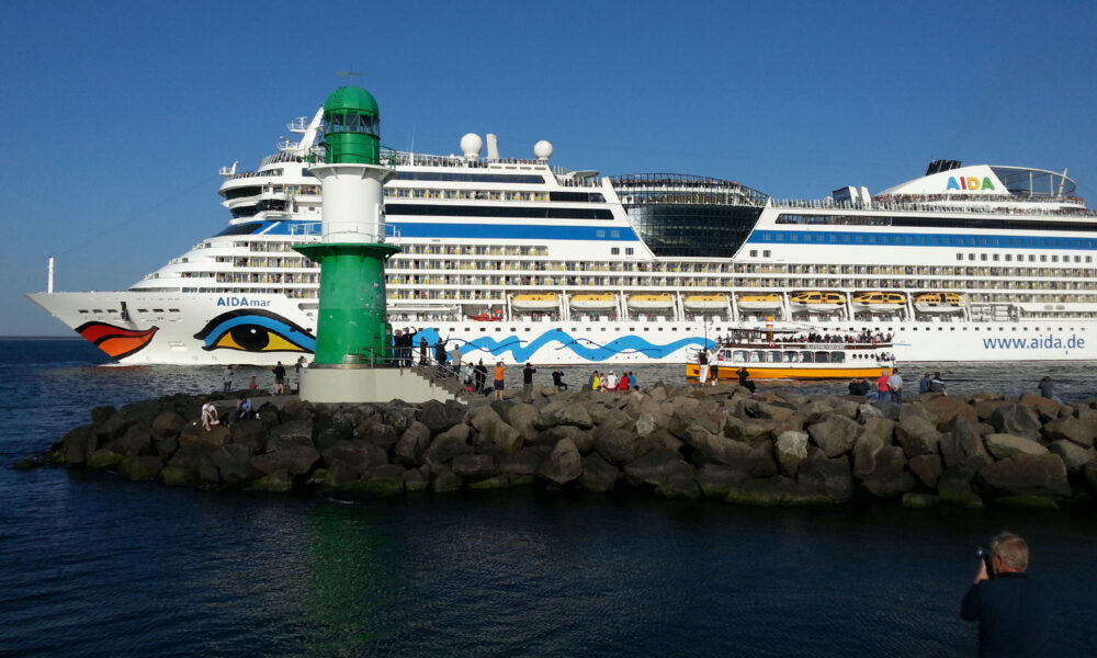 AIDAmar in Warnemünde