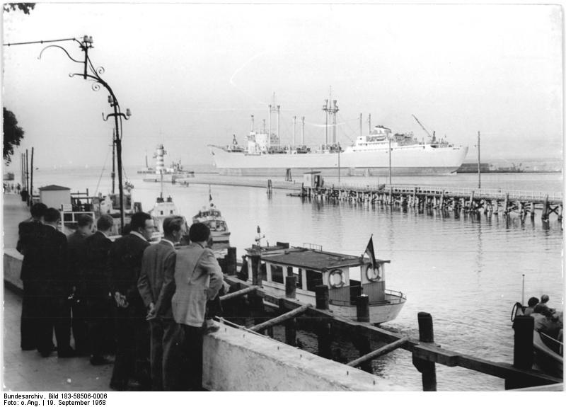 Alter Strom und Mittelmole Warnemünde im Jahre 1958. Foto: Allgemeiner Deutscher Nachrichtendienst, Bundesarchiv