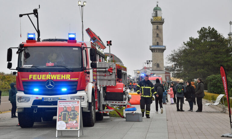 Blaulichttag in Warnemünde