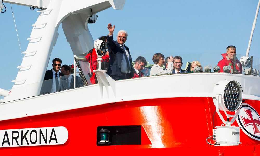 Bundespräsident Frank-Walter Steinmeier an Bord der Arkona in Warnemünde. Foto: DGzRS