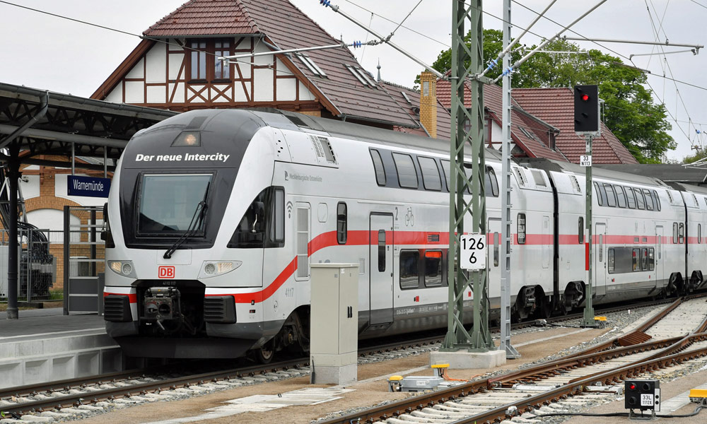 Der neue Intercity im Bahnhof Warnemünde. Foto: Jet-Foto Kranert / Deutsche Bahn AG