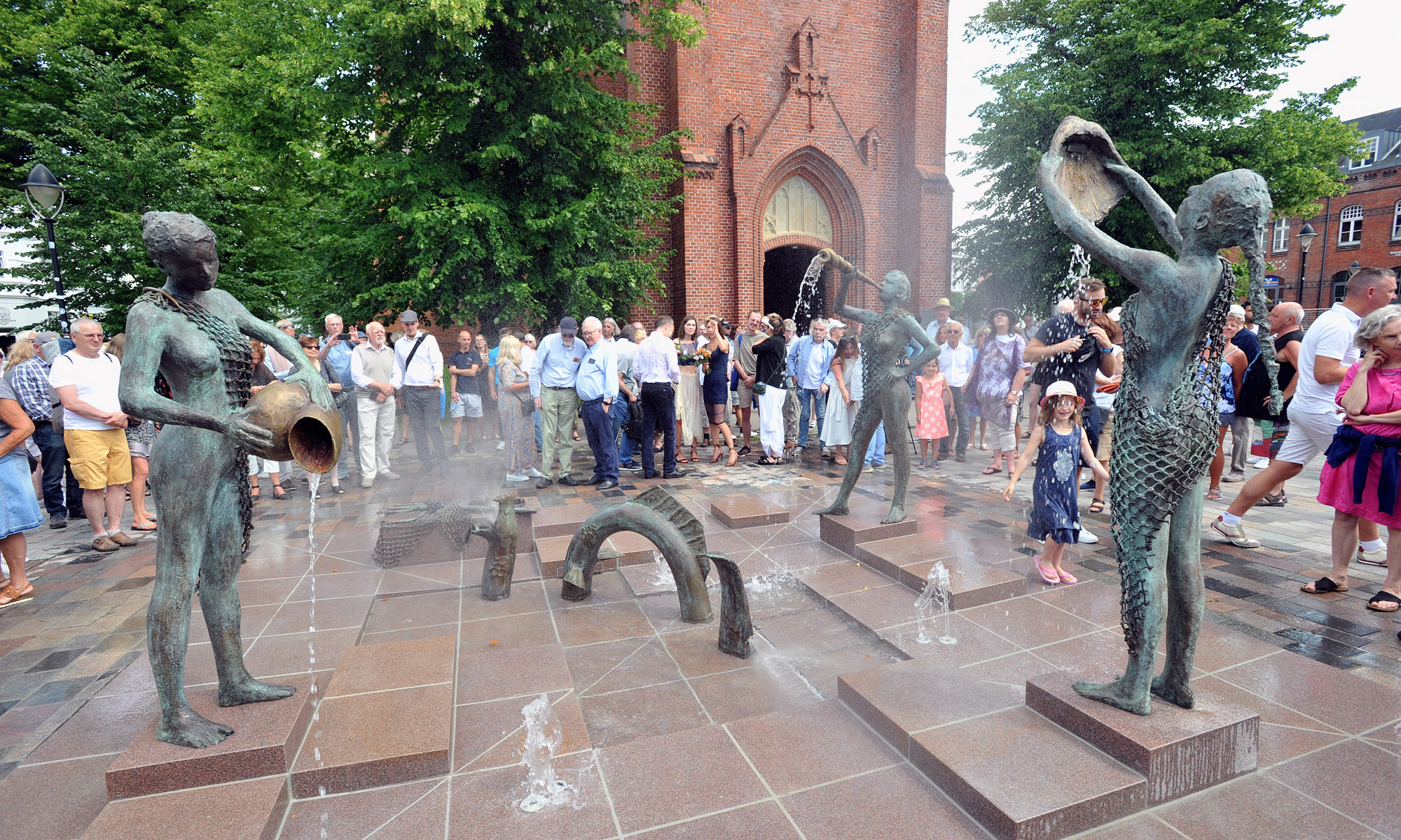 Neptun-Brunnen auf dem Kirchenplatz Warnemünde