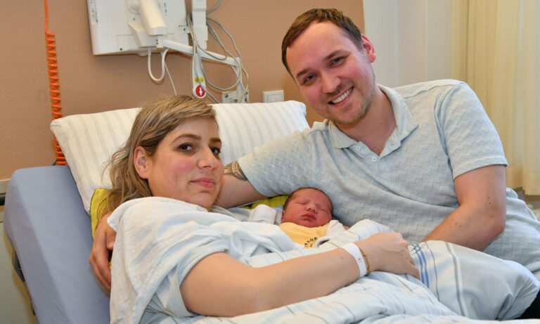 Alois heißt das Neujahrsbaby 2026 in Rostock