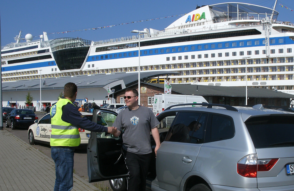 Bequeme Übergabe am Kreuzfahrtschiff. Foto: Parken und Meer