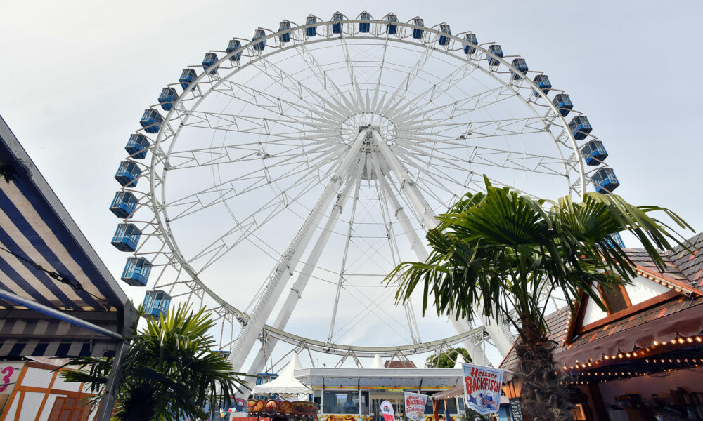 Riesenrad Sky Lounge Wheel in Warnemünde