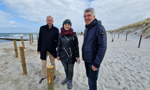 Strandinsel in Markgrafenheide: Was wäre der Strand ohne den Mensch?